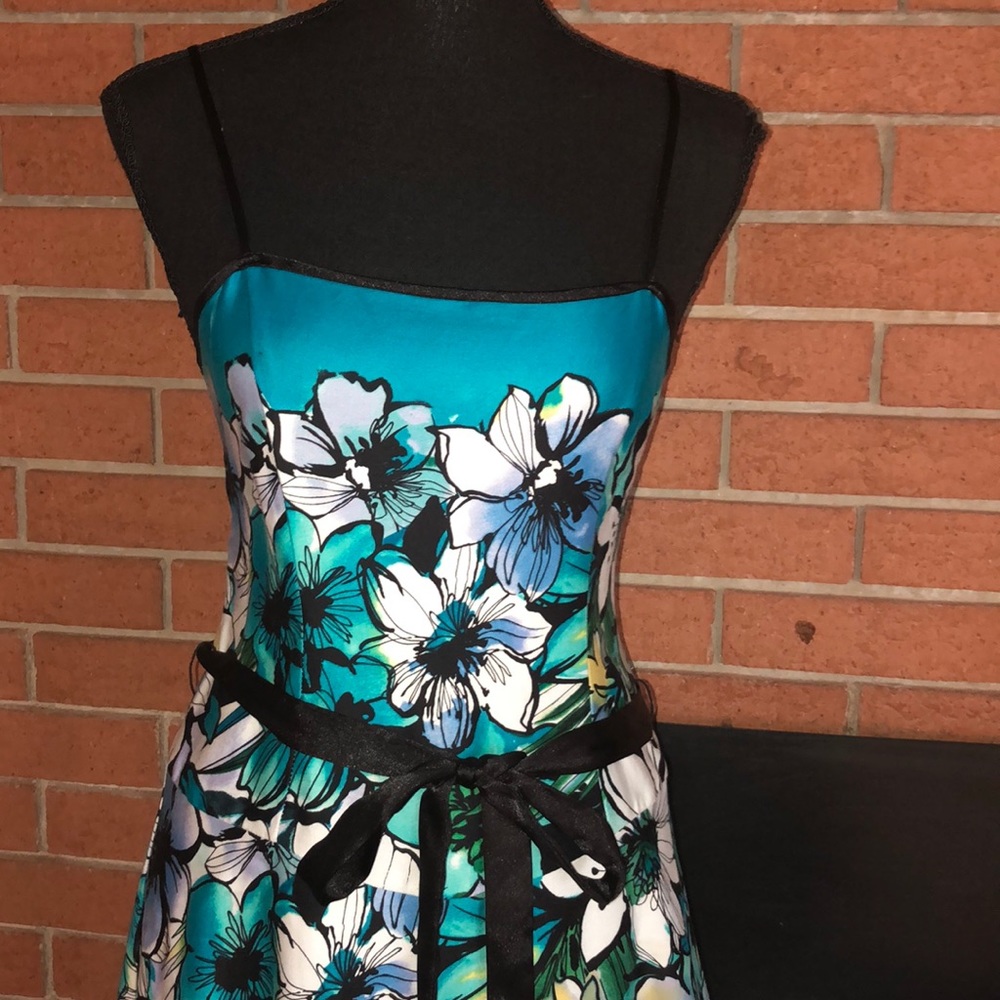 🤍DRESS BARN🤍FLORAL DRESS WITH CRINOLINE HEM🤍 - Picture 2 of 7